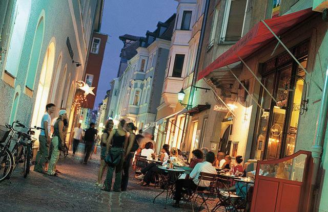 Schloss Weichs Zu Regensburg Mit 2Schlafzimmer Parkplatz Internet 75Qm Zentrum Exterior foto